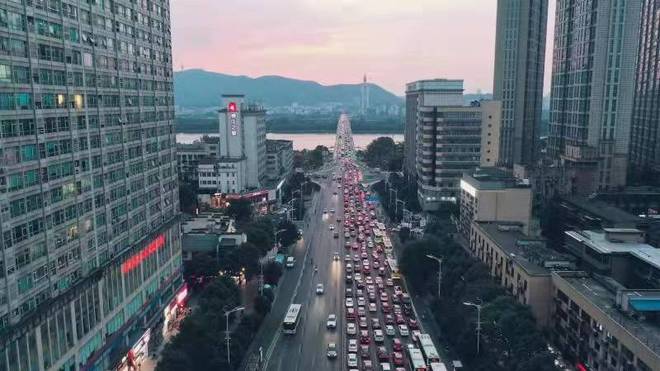 元旦期间长沙交通事故高发时段及路段分析，交警温馨提示