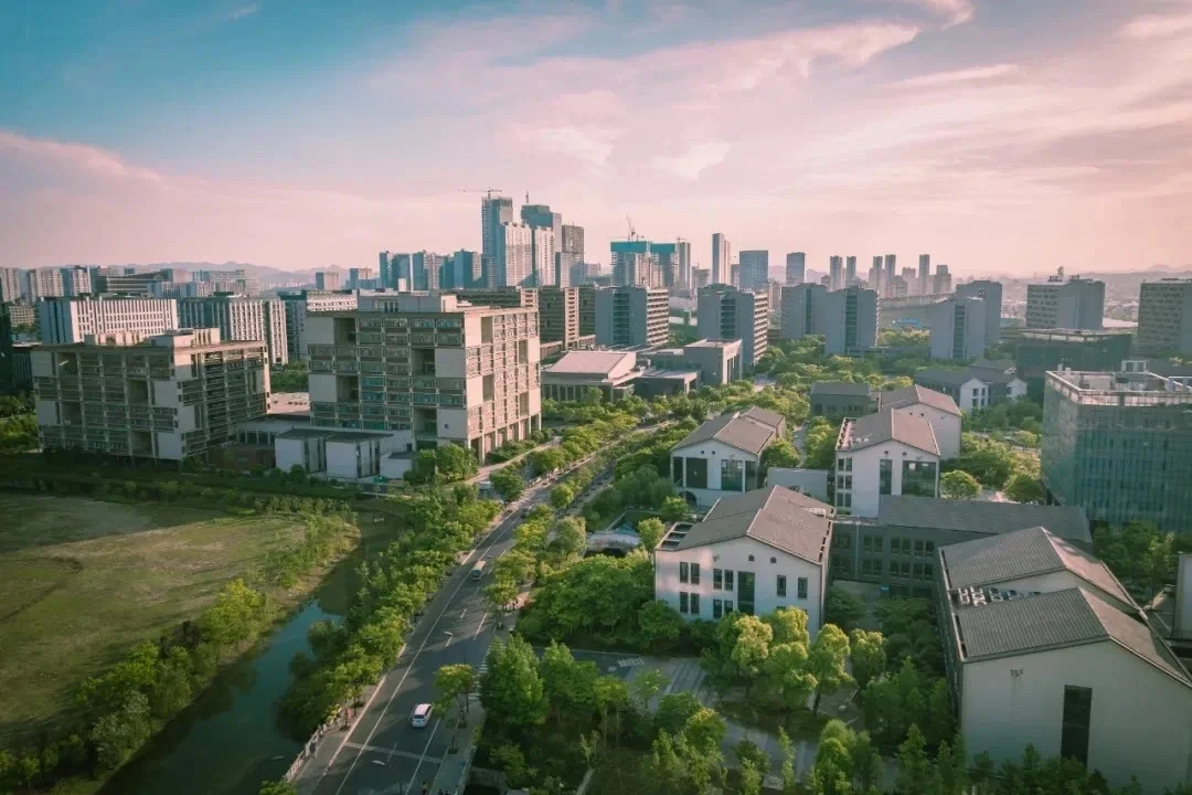 大学宿舍满意度排名揭晓!深大等校宿舍环境大揭秘,你期待哪种?