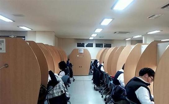 韩国高考改革降低难度,竟是为了鼓励民众生孩子?