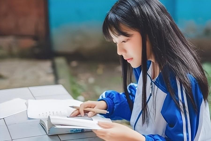 2023年高考三大新变化,报考人数、题目难度及复读情况分析