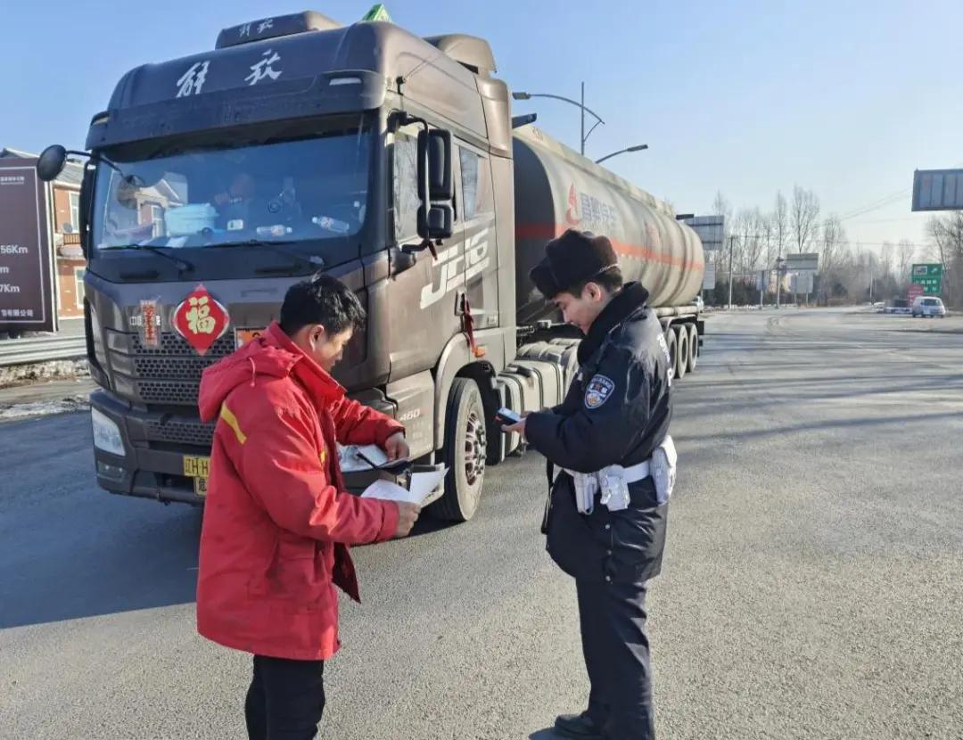 哈尔滨交警严治电动车违法等行为,筑牢交通安全防线