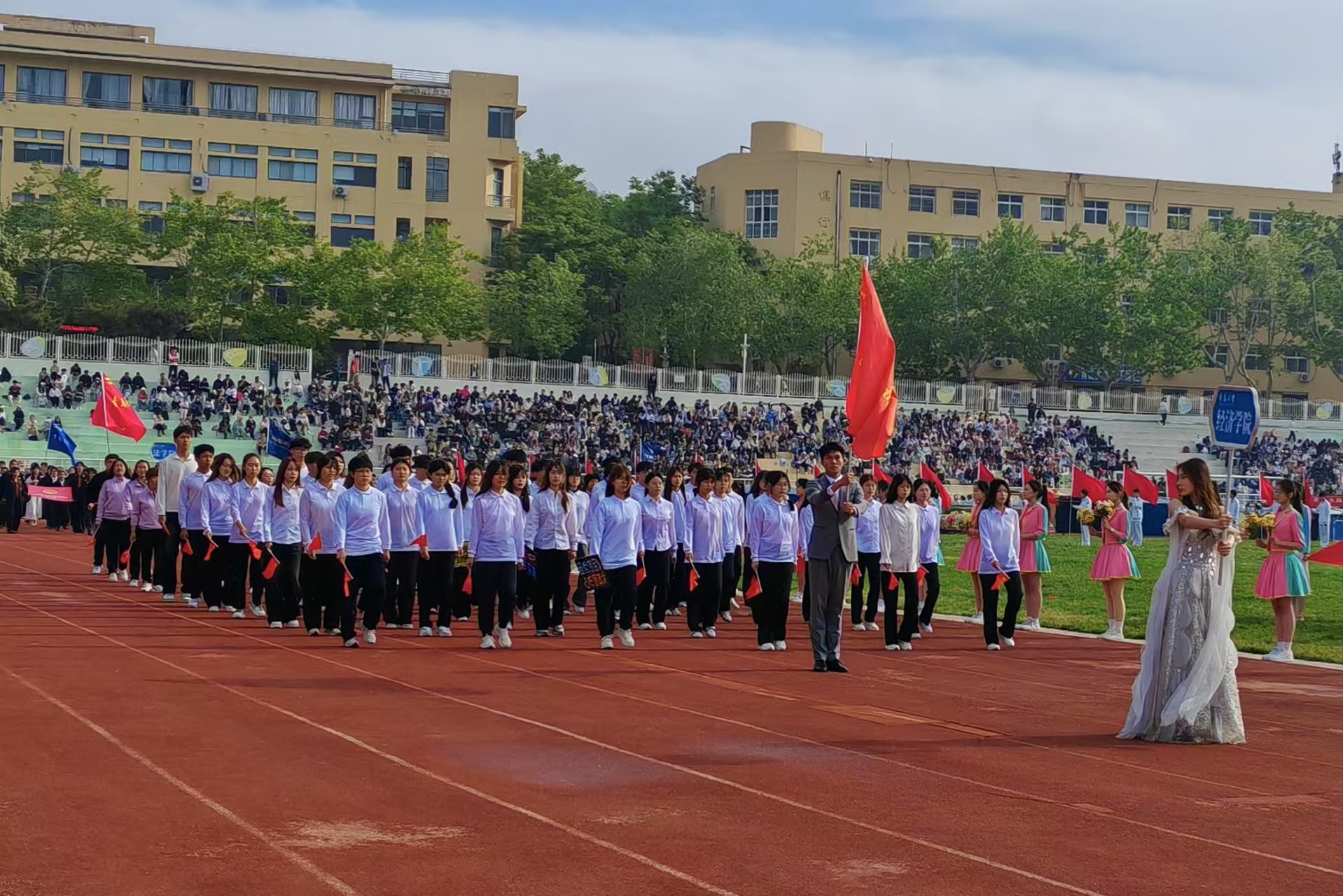 青岛大学2025年春运会开幕式精彩，团体赛成绩亮眼