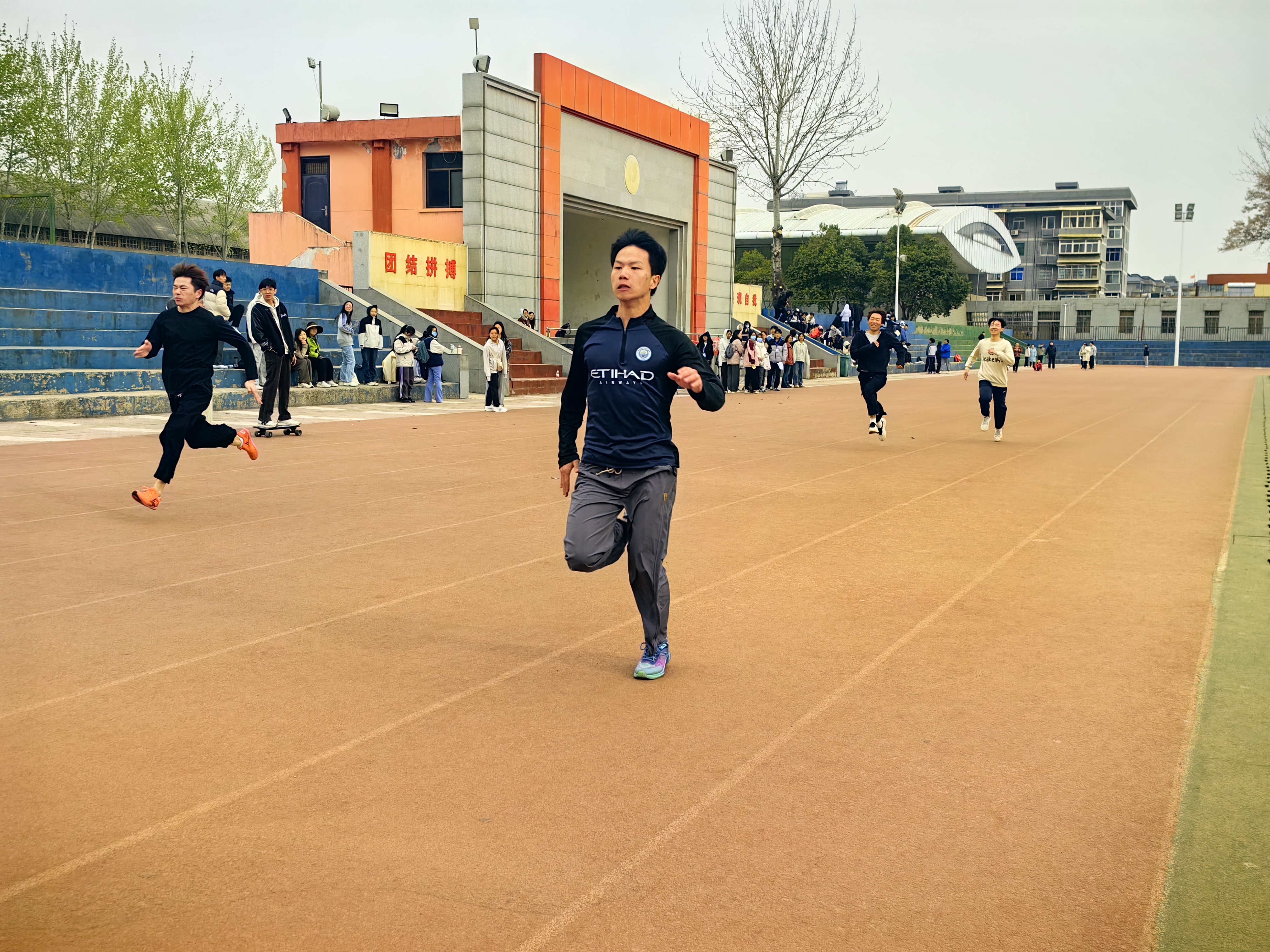 学院2025年春季运动会精彩瞬间,速度与激情的青春盛宴