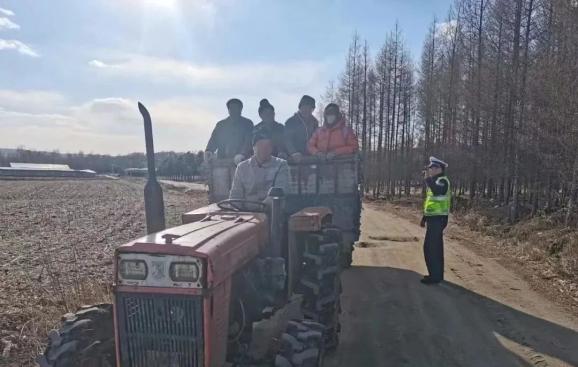 全省交警严查双违等违法案例公布,提示驾驶人和群众知险避险